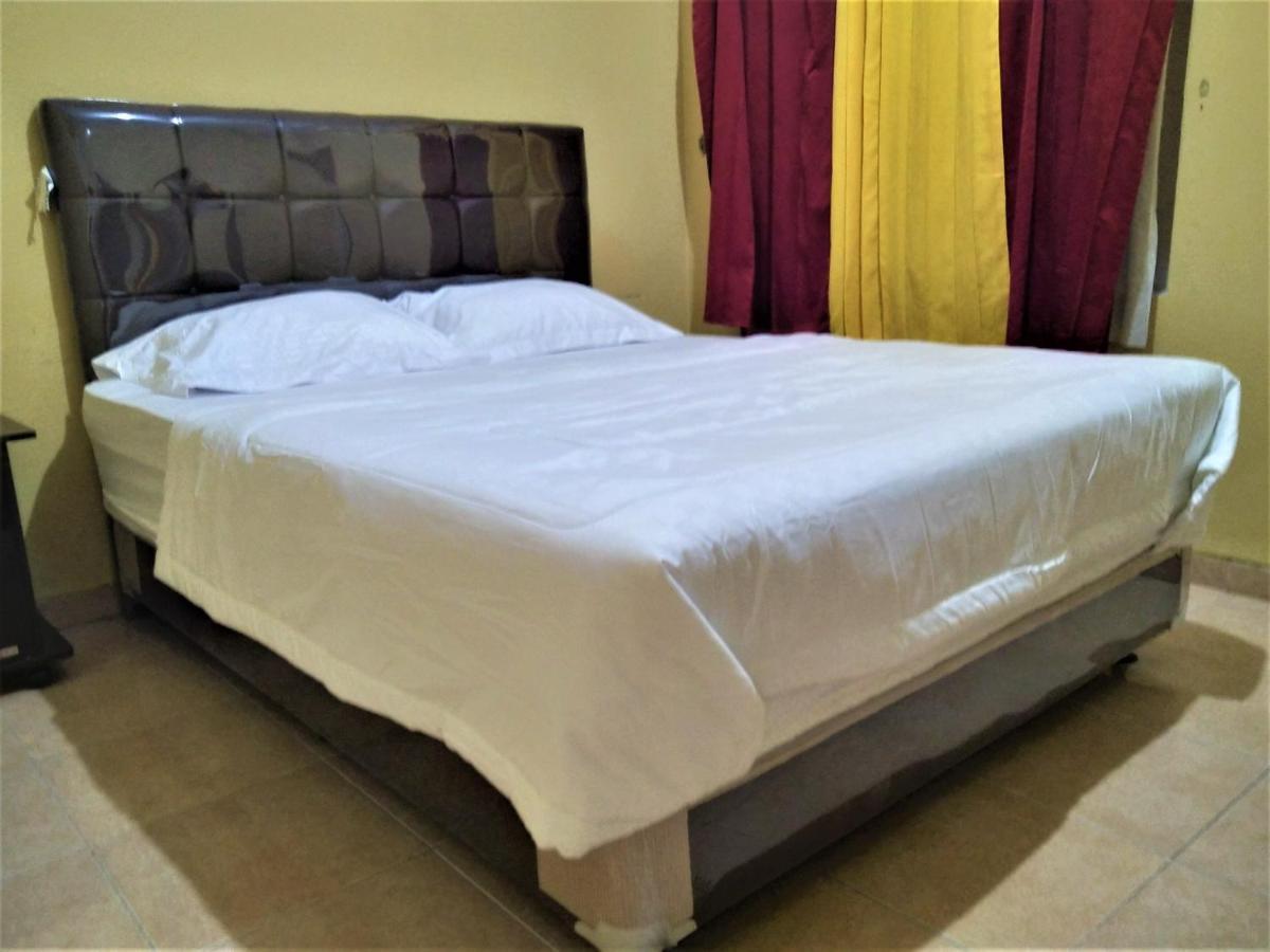Hotel Pekalongan Syariah Mitra Reddoorz Buitenkant foto