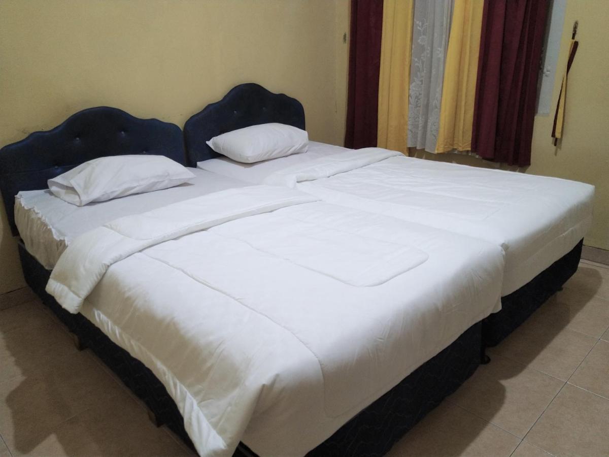 Hotel Pekalongan Syariah Mitra Reddoorz Buitenkant foto