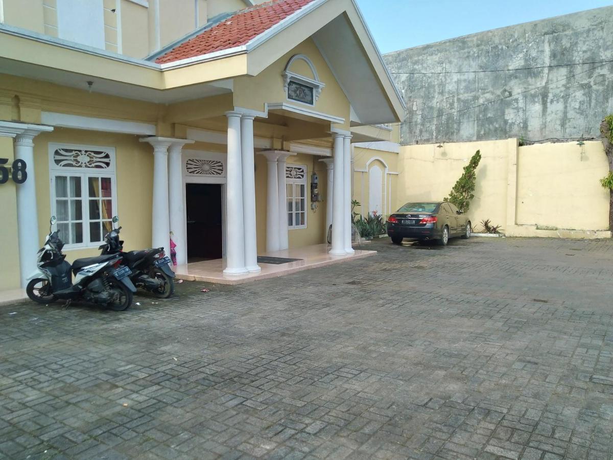 Hotel Pekalongan Syariah Mitra Reddoorz Buitenkant foto