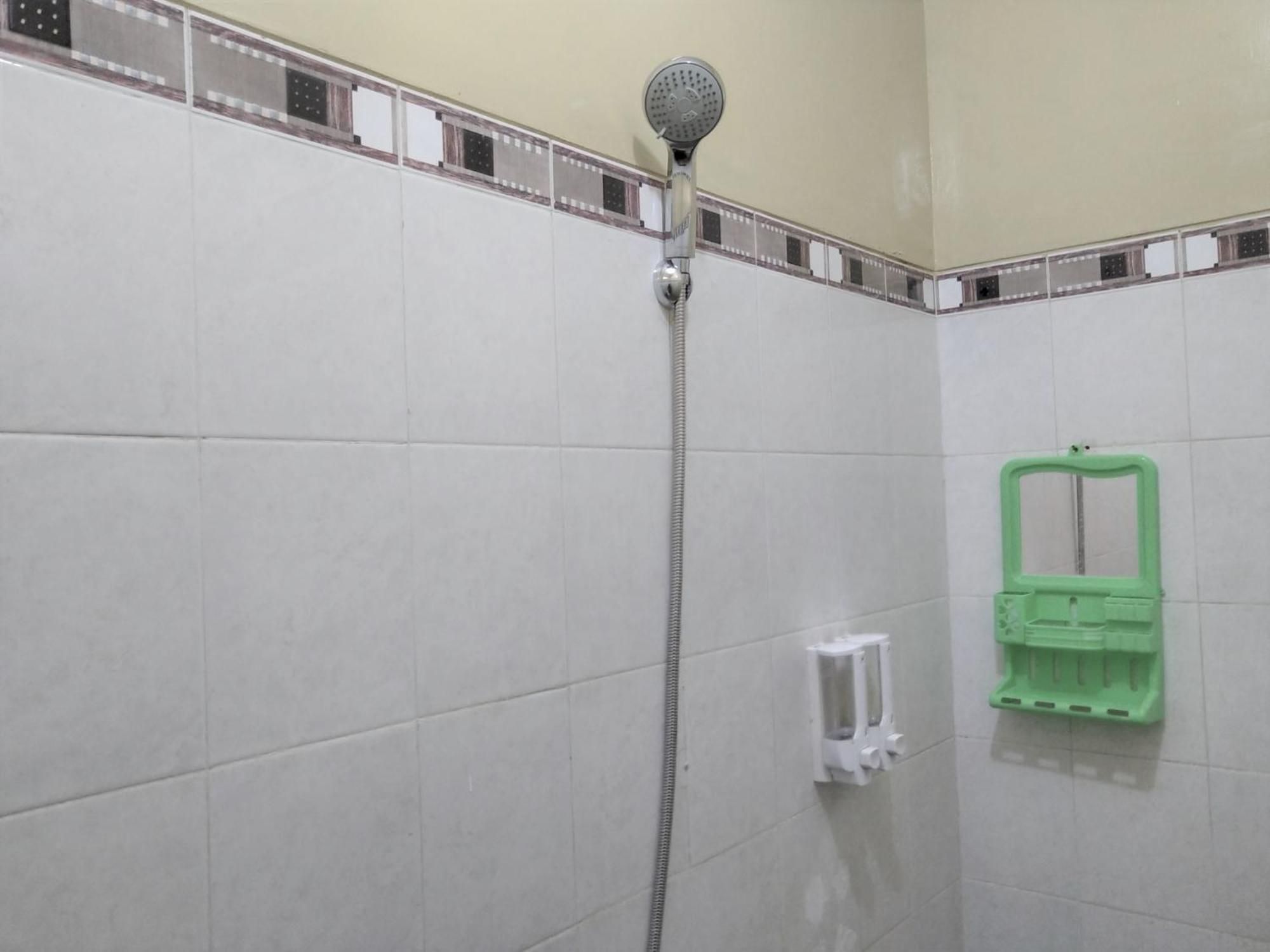 Hotel Pekalongan Syariah Mitra Reddoorz Kamer foto