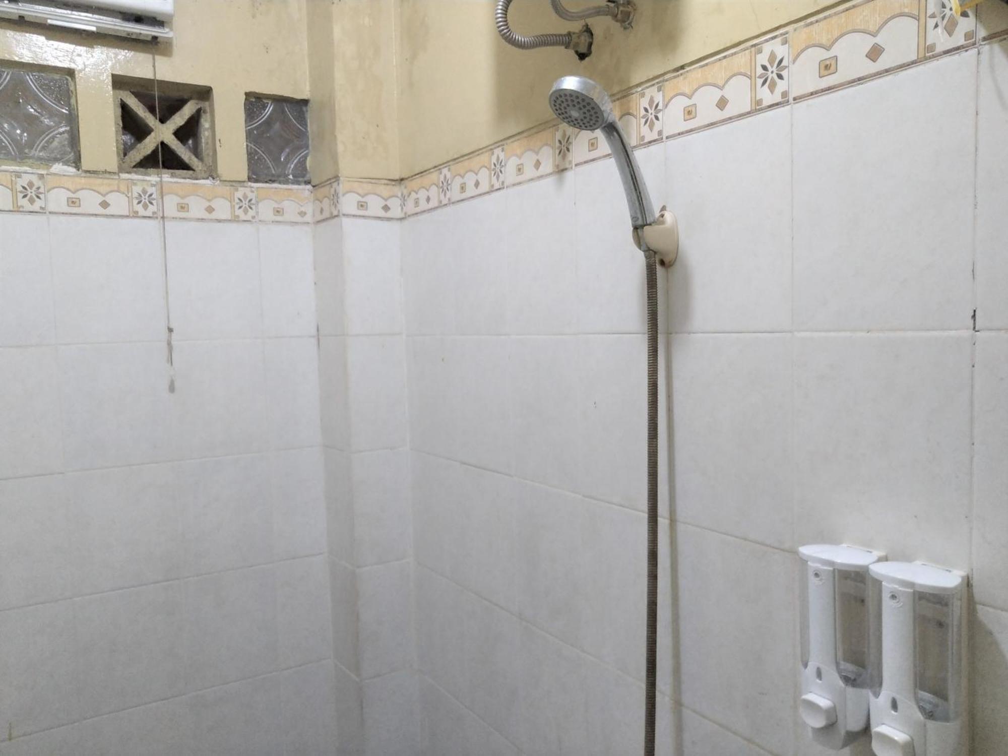 Hotel Pekalongan Syariah Mitra Reddoorz Kamer foto